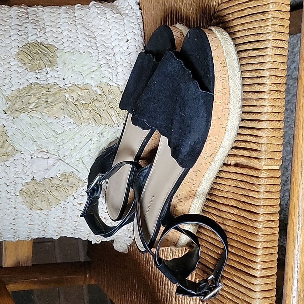 Marc Fisher Faitful platform, ankle strap sandals, size 10M